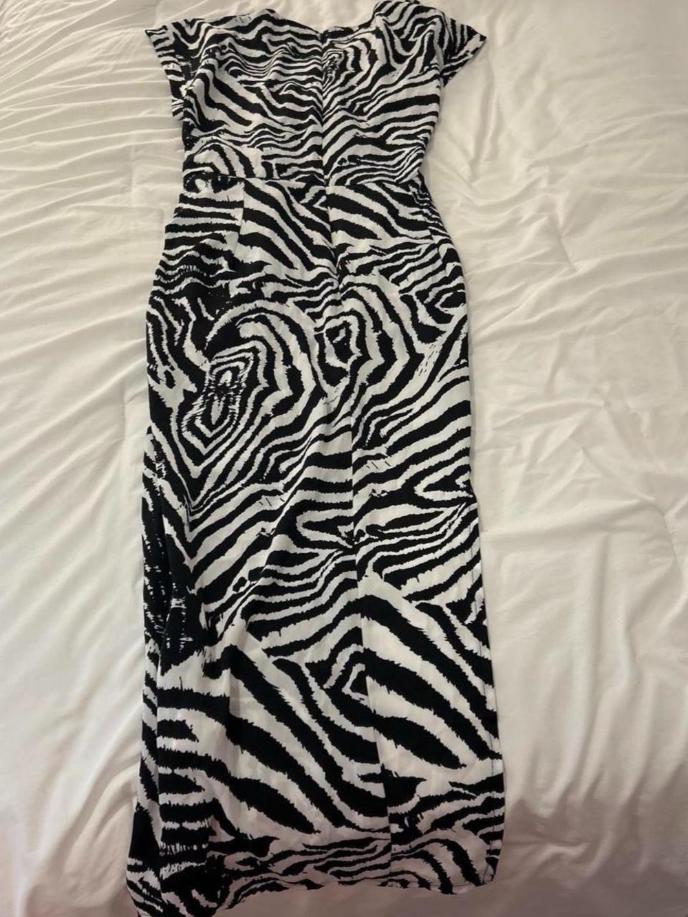 PrettyLittleThing Midaxi Zebra Print Short Sleeve Knotted Dress (NWT) - Picture 5 of 5